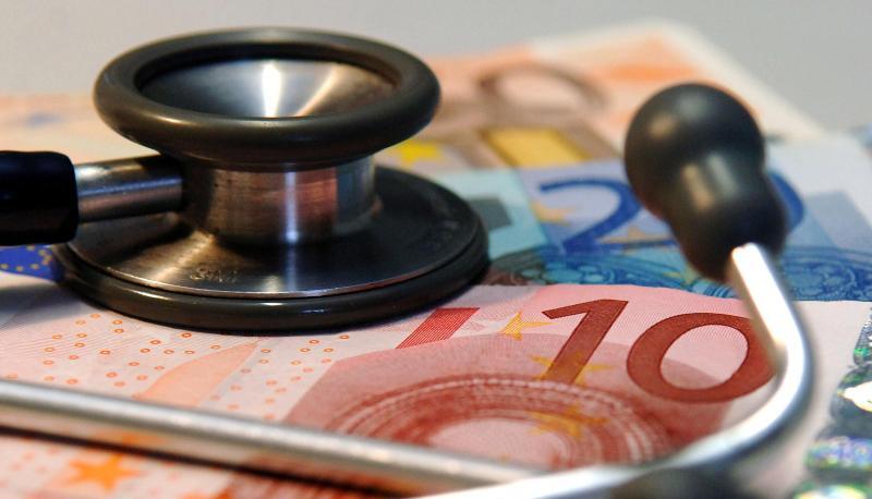 Wegen der Pandemie sollen die Krankenkassen-Zusatzbeiträge steigen. Wegen der Pandemie sollen die Krankenkassen-Zusatzbeiträge steigen.