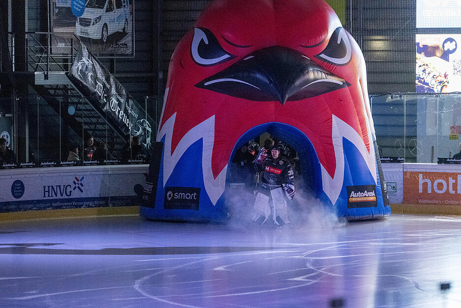 Die Motivation der Heilbronner Falken war entsprechend groß, das Heimspiel gegen die Füchse Duisburg für sich zu entscheiden. Die Motivation der Heilbronner Falken war entsprechend groß, das Heimspiel gegen die Füchse Duisburg für sich zu entscheiden.