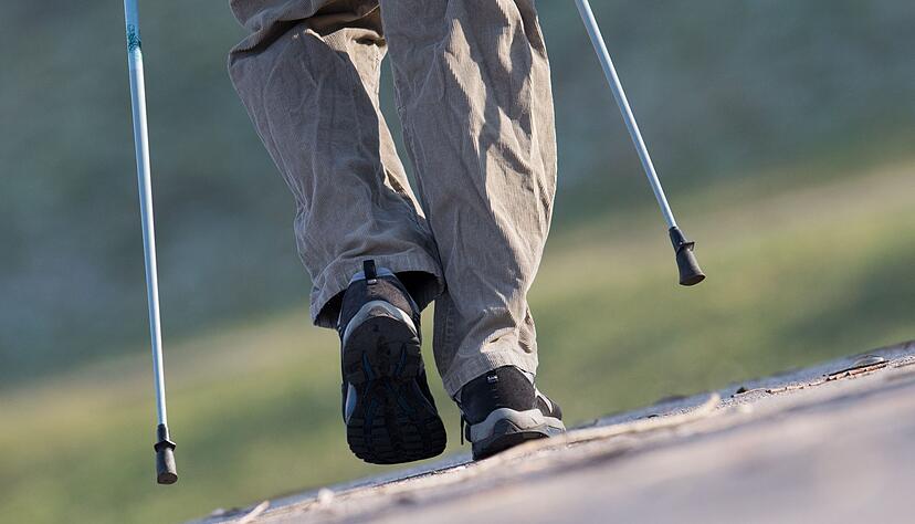 500 oder 1000 Schritte mehr am Tag sammeln: Das kann ein Vorhaben sein, das einen anspornt, sich im Alltag mehr zu bewegen.