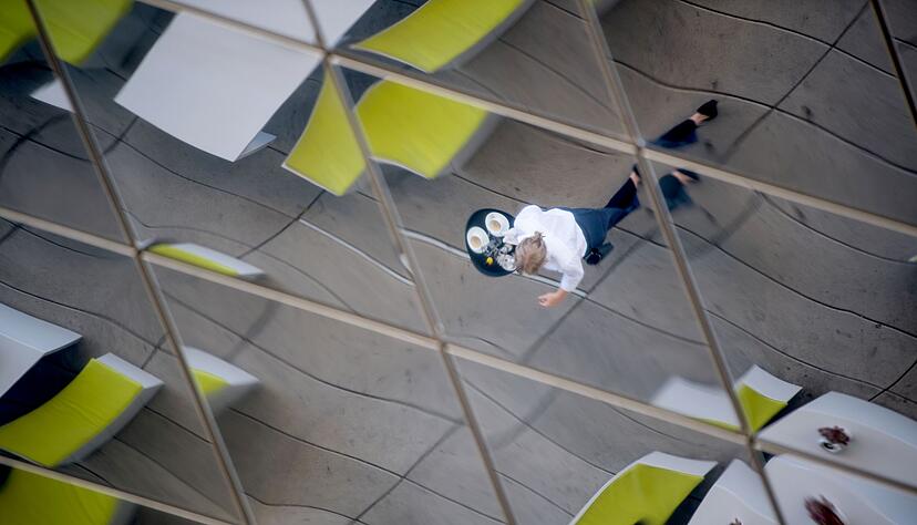 Ab Januar 2026 steigt der Mindestlohn auf 13,90 Euro pro Stunde, wodurch die Verdienstgrenze f&uuml;r Minijobs auf 603 Euro im Monat angehoben wird.