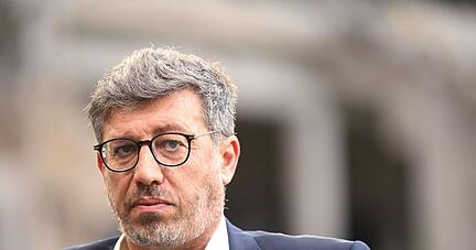 Claus Vogt, Präsident des VfB Stuttgart vor Spielbeginn. Claus Vogt, Präsident des VfB Stuttgart vor Spielbeginn.