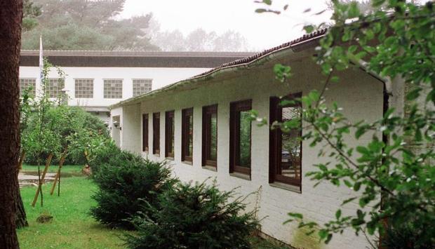 Das Schullandheim in Wulsbüttel (Kreis Cuxhaven), aufgenommen im Oktober 2001.