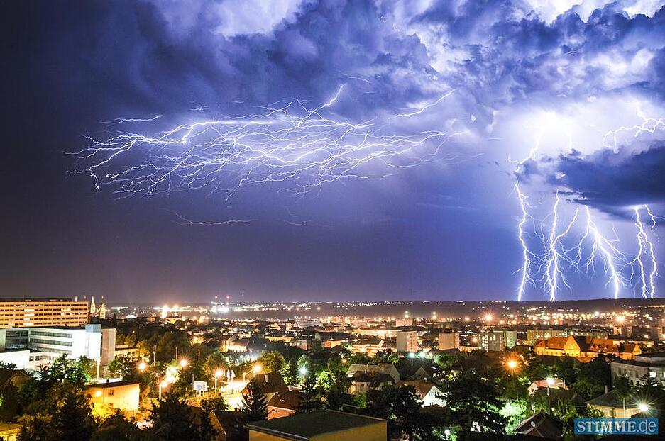 Titel: Donner und Blitz - Thema: Farbenrausch - Autor: Christof Schneider