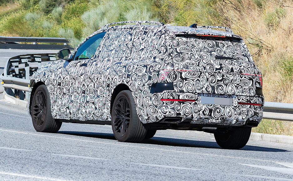 Im Erlkönig-Look ist der Prototyp des SUV Q9 bereits auf den Straßen unterwegs. Audi will das neue Modell 2026 auf den Markt bringen.