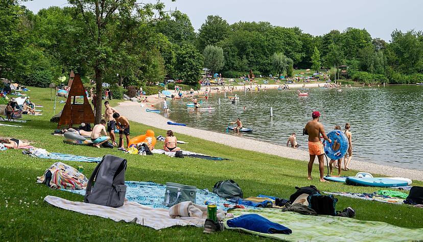 Am Wochenende sollten sich die Menschen in Heilbronn Abkühlung suchen – wir hier am Breitenauer See: Es wird hochsommerlich heiß. Am Wochenende sollten sich die Menschen in Heilbronn Abkühlung suchen – wir hier am Breitenauer See: Es wird hochsommerlich heiß.
