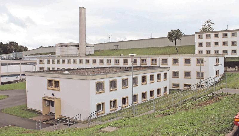 Beim Hofgang in der Jugendjustizvollzugsanstalt Adelsheim eskalierte vor wenigen Tagen die Situation. Nachdem 23 Insassen in andere Gef&auml;ngnisse im Land gebracht wurden, hat sich die Lage beruhigt.