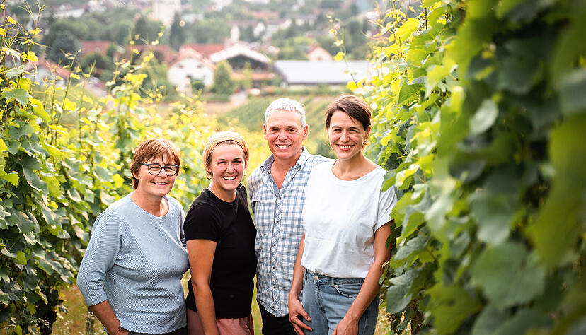 Familie Albrecht im Weinberg