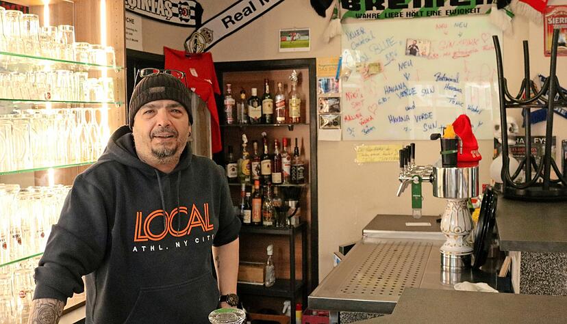 Ceyhan Akin ist Pächter der Sportsbar "Sonne" in Forchtenberg. Auf die große Politik ist er überhaupt nicht gut zu sprechen.
Foto: Armin Rößler
