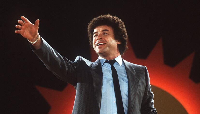 Tony Marshall tritt im April 1983 in einer TV-Sendung auf.