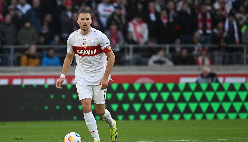 Waldemar Anton steht in der Abwehr beim VfB Stuttgart. Waldemar Anton steht in der Abwehr beim VfB Stuttgart.