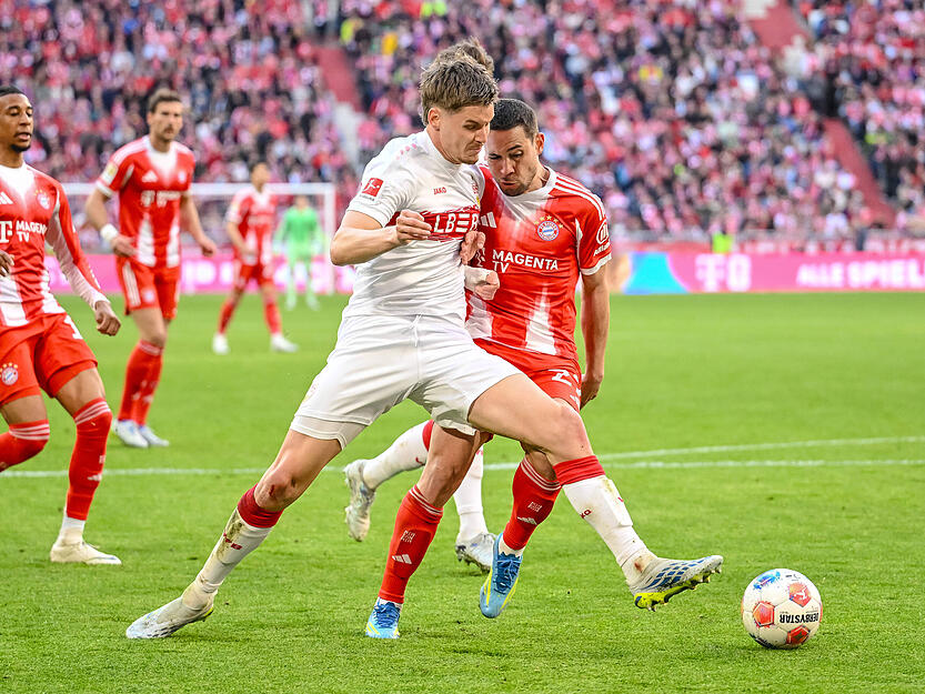 Ramon Hendriks: Offensiv kaum zu sehen. Was im Zusammenspiel Mittelst&auml;dt-F&uuml;hrich gut klappt, fehlte dem VfB durch den Hendriks-Einsatz. Defensiv mit ein paar guten Aktionen. Note: 4