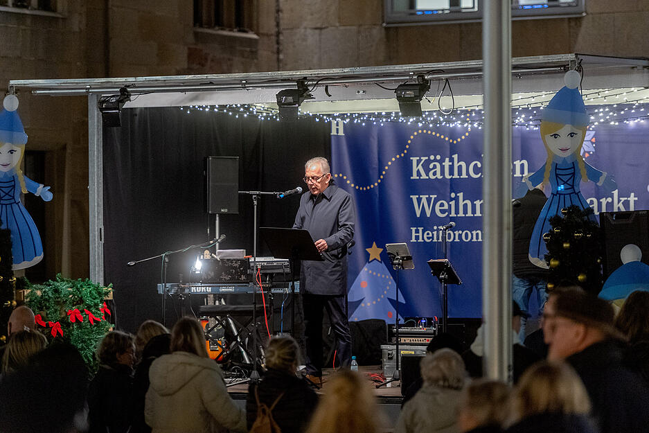 „Die Adventszeit und Weihnachten sind selbst ein Geschenk", betont der Heilbronner Oberbürgermeister Harry Mergel in seiner kurzen Rede.