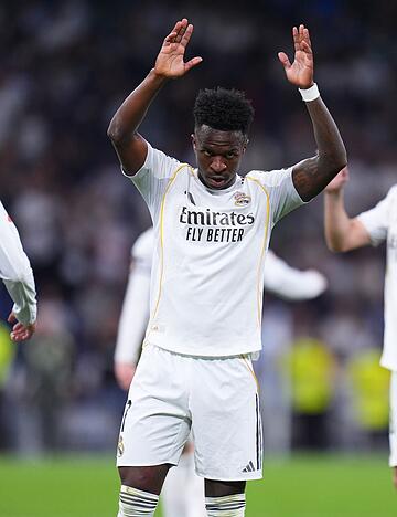 Real Madrid Vin&iacute;cius J&uacute;nior jubelt nach seinem Treffer gegen CD Alaves.