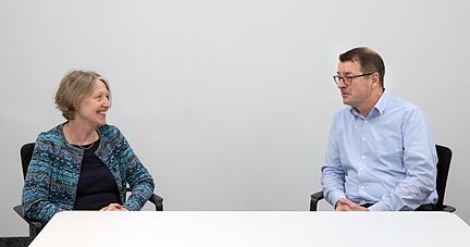 Cornelia Thormählen und Hermann Zink sind beim Klimaschutz nicht immer einer Meinung. Wir haben die beiden zu einem Streitgespräch eingeladen. Foto: Andreas Veigel Cornelia Thormählen und Hermann Zink sind beim Klimaschutz nicht immer einer Meinung. Wir haben die beiden zu einem Streitgespräch eingeladen. Foto: Andreas Veigel