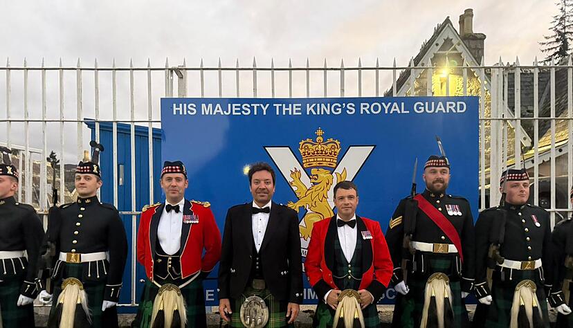 Eine zufällige Begegnung bescherte Jimmy Fallon einen traditionell schottischen Abend. Eine zufällige Begegnung bescherte Jimmy Fallon einen traditionell schottischen Abend.