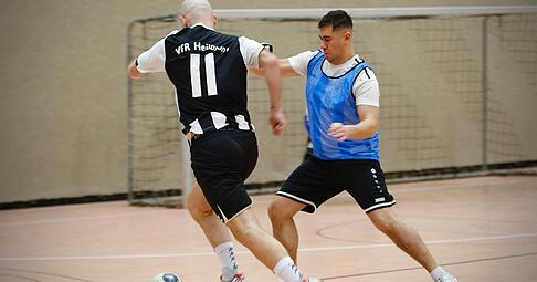 Beim &Uuml;30-Hallenturnier in Neuenstadt ist Trainer Manuel Fischer noch selbst f&uuml;r den VfR Heilbronn aktiv gewesen &ndash; nun l&auml;sst er seine Mannschaft zwischen zwei Testspielen in der Halle ran.