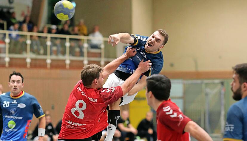 Robin Mahl (beim Wurf) war einmal mehr der beste Neckarsulmer. In dieser Szene setzt er sich gegen den gebürtigen Heilbronner Leon Pabst durch.
Foto: Andreas Veigel Robin Mahl (beim Wurf) war einmal mehr der beste Neckarsulmer. In dieser Szene setzt er sich gegen den gebürtigen Heilbronner Leon Pabst durch.
Foto: Andreas Veigel