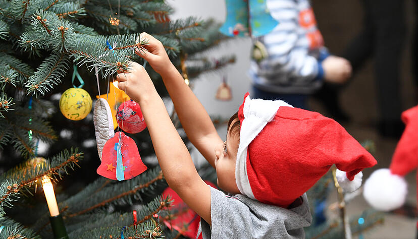 Eine Hamburger Kita verzichtet im Sinne der Religionsfreiheit auf einen Tannenbaum und Weihnachtsdeko. Für Kitas in der Region Heilbronn kommt das nicht infrage.