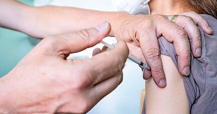 Für 12- bis 17-Jährige empfiehlt die Stiko die Covid-19-Impfung nur dann, wenn schwere Vorerkrankungen bestehen.
Foto: Fabian Sommer/dpa Für 12- bis 17-Jährige empfiehlt die Stiko die Covid-19-Impfung nur dann, wenn schwere Vorerkrankungen bestehen.
Foto: Fabian Sommer/dpa