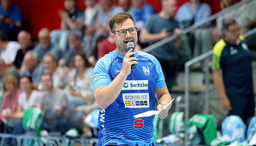 Sein Arbeitsplatz ist nun auch die Ballei: Felix Christmann führt bei den Heimspielen der Sport-Union Neckarsulm durch das Spieltagsprogramm und ist darum bemüht, dass die Emotionen von den Rängen auf das Spielfeld schwappen.