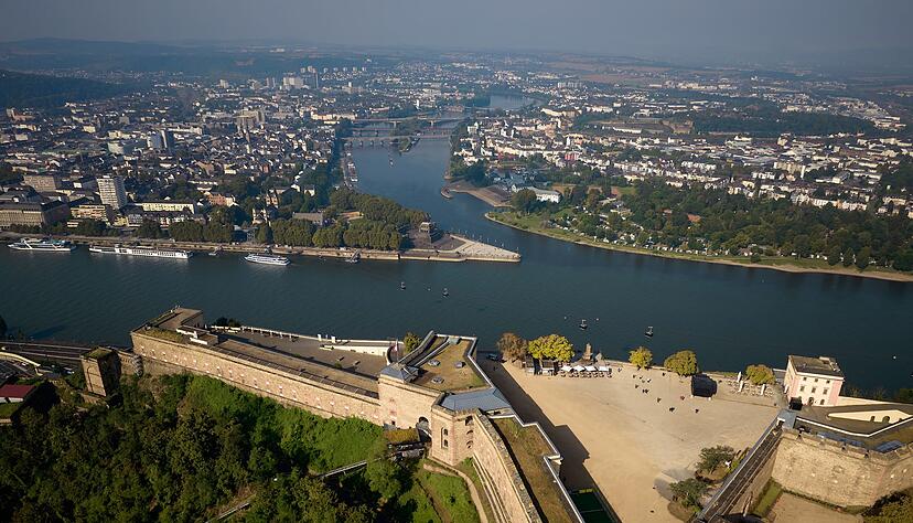 Die Leiche der Frau wurde unterhalb der Festung gefunden. (Symbolbild)