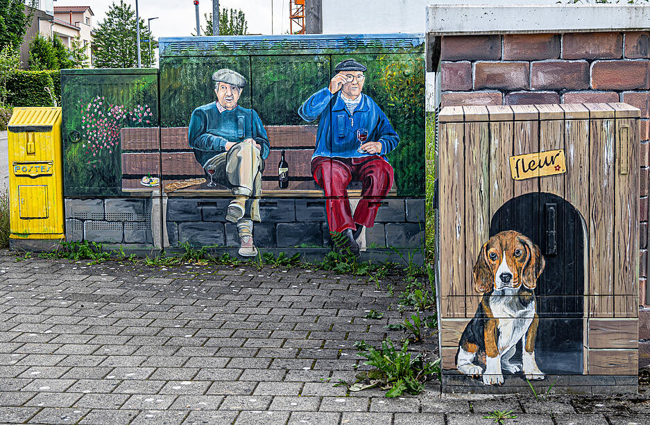 ... als auch die Männer und ihr Hund stammen vom selben Künstler. ... als auch die Männer und ihr Hund stammen vom selben Künstler.