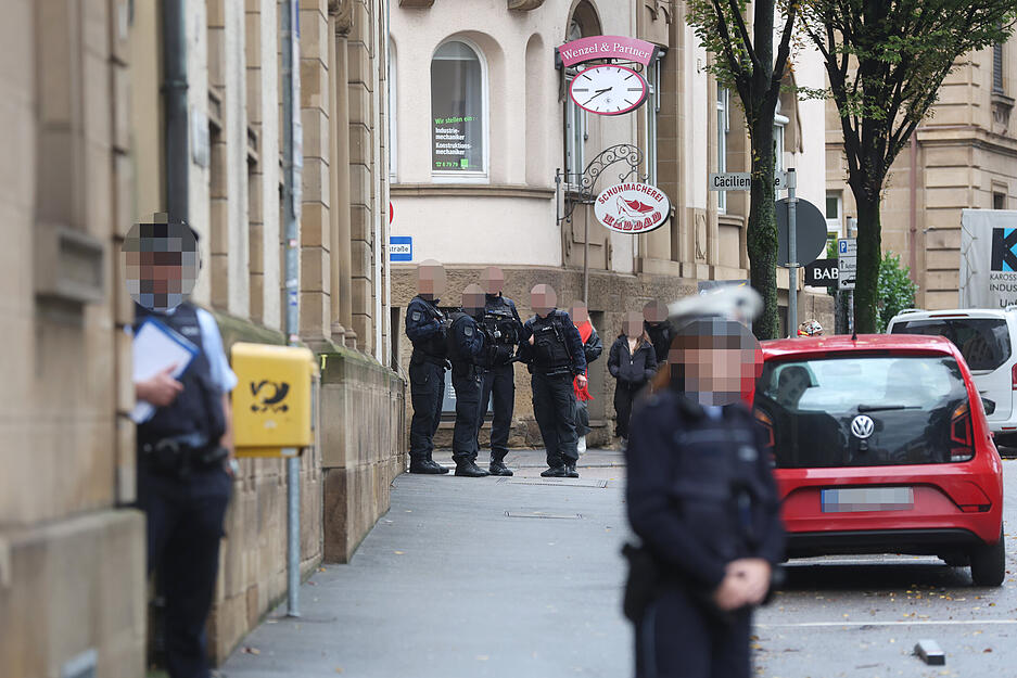 Rund um das Landgericht in Heilbronn sind am Dienstagvormittag Kräfte der Polizei vor Ort. Rund um das Landgericht in Heilbronn sind am Dienstagvormittag Kräfte der Polizei vor Ort.