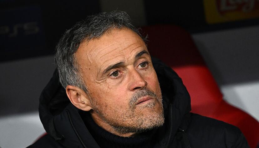 Luis Enrique bleibt Trainer bei Paris Saint-Germain.