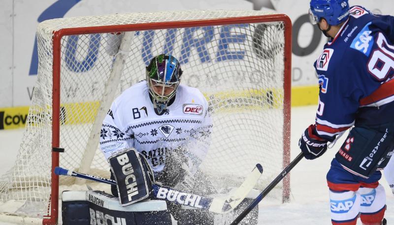 Torwart Jochen Reimer verl&auml;ngerte in Ingolstadt. Foto: Andreas Gebert