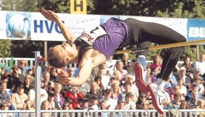 Da war noch Luft nach oben: Raul Spanks Siegersprung über die 2,30 Meter hätten wohl auch noch für 2,33 Meter gereicht.Fotos: Andreas Veigel Da war noch Luft nach oben: Raul Spanks Siegersprung über die 2,30 Meter hätten wohl auch noch für 2,33 Meter gereicht.Fotos: Andreas Veigel