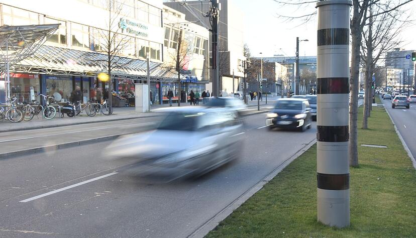 Beschleunigen, vor dem Blitzer abbremsen und dann weiterrasen: Das ist auf der Allee in Heilbronn oft zu beobachten. Beschleunigen, vor dem Blitzer abbremsen und dann weiterrasen: Das ist auf der Allee in Heilbronn oft zu beobachten.