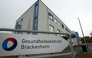 Auch der Krankenhaus-Standort Brackenheim war nicht mehr zu halten. Seit Oktober 2020 ist daraus ein ambulantes Gesundheitszentrum geworden. Foto: Wolfgang Müller Auch der Krankenhaus-Standort Brackenheim war nicht mehr zu halten. Seit Oktober 2020 ist daraus ein ambulantes Gesundheitszentrum geworden. Foto: Wolfgang Müller