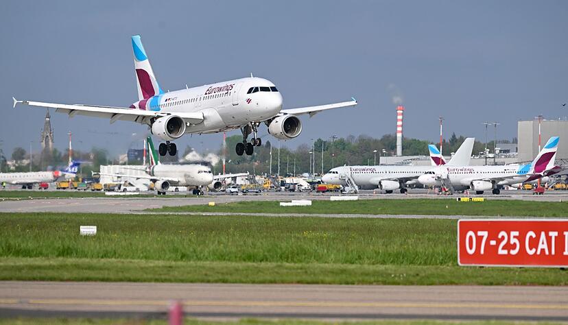 Vom Flughafen Stuttgart heben in der Winterzeit Flugzeuge zu 64 Zielen in 26 Ländern ab. Vom Flughafen Stuttgart heben in der Winterzeit Flugzeuge zu 64 Zielen in 26 Ländern ab.