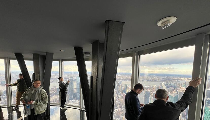 Ganz oben im Empire State Building. Ganz oben im Empire State Building.