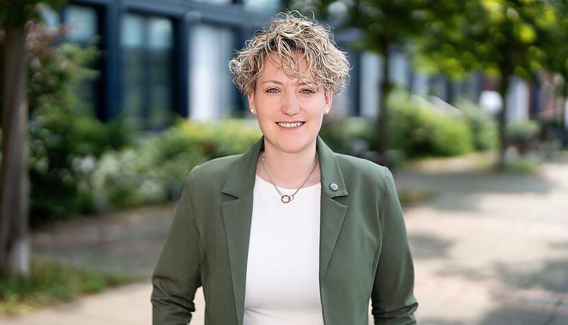 Jennifer Otto ist 34 Jahre alt und Bundesjugendvorsitzende der Gewerkschaft
der Polizei (GdP). Sie wohnt in Mainz. Jennifer Otto ist 34 Jahre alt und Bundesjugendvorsitzende der Gewerkschaft
der Polizei (GdP). Sie wohnt in Mainz.