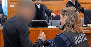 Der Angeklagte im Prozess wegen versuchten Mordes an seiner Exfreundin hat ein langes Vorstrafenregister.