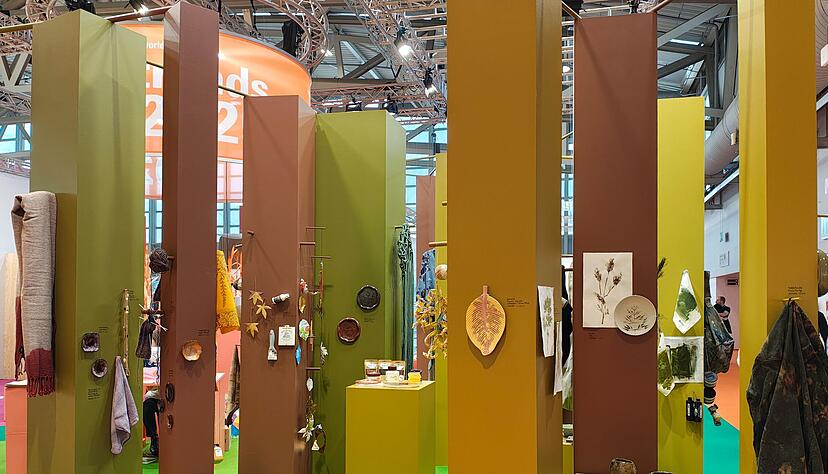 Den Wald als Inspirationsquelle für Bastelideen rückt die Trendausstellung auf der Creativeworld 2025 ins Zentrum - hier kann jeder Anregungen und Material für DIY-Projekte finden. Den Wald als Inspirationsquelle für Bastelideen rückt die Trendausstellung auf der Creativeworld 2025 ins Zentrum - hier kann jeder Anregungen und Material für DIY-Projekte finden.