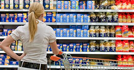 Welche Nudel hat die wenigsten Kalorien und die meisten Ballaststoffe? Darüber soll der Nutri-Score im Supermarkt aufklären.
Foto: Gina Sanders/stock.adobe.com