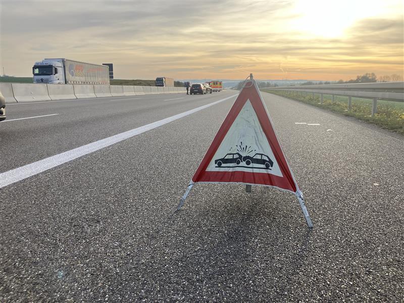 Bei einem Folgeunfall nahe Kirchardt ist eine Person eingeklemmt worden.