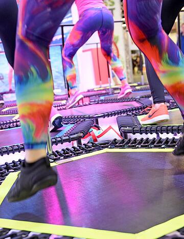 Macht auch Erwachsenen Spa&szlig;: Mini-Trampoline trainieren Herz, Kreislauf und Muskeln.