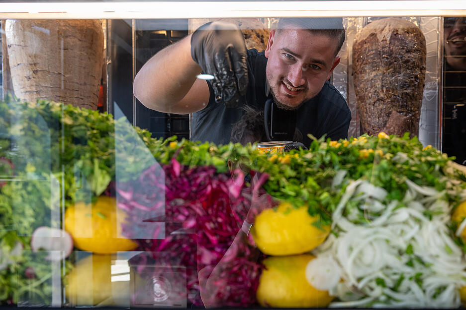 In der Heilbronner Innenstadt hat die etablierte Imbisskette Original Berliner D&ouml;ner wiederer&ouml;ffnet.