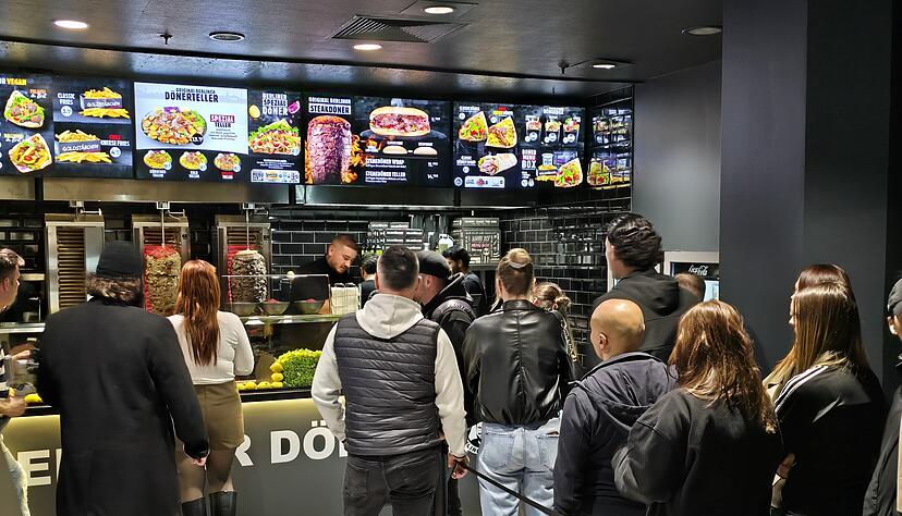 "Original Berliner Döner" feierte am Samstag sein Pre-Opening im Heilbronner Wollhaus. Das lockte zahlreiche Gäste an.