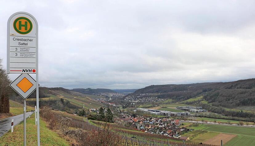 Start und Zielpunkt der Wanderung: der Criesbacher Sattel mit seiner wunderbaren Aussicht aufs Kochertal.
Fotos: Armin R&ouml;&szlig;ler