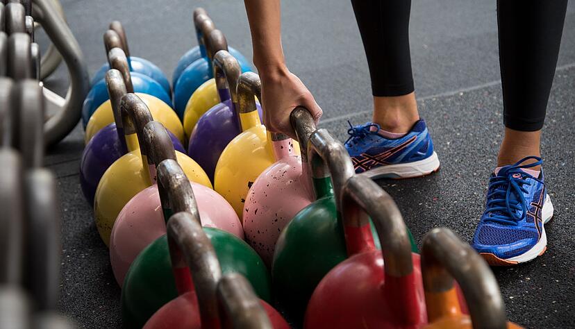 Sich beim Sport Erfolgserlebnisse neben der Arbeit zu verschaffen, kann beruhigen. Und den Fokus auf eigene Stärken lenken. Sich beim Sport Erfolgserlebnisse neben der Arbeit zu verschaffen, kann beruhigen. Und den Fokus auf eigene Stärken lenken.