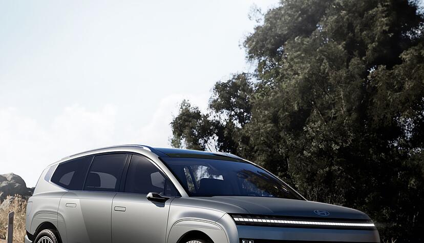 Weltpremiere auf der LA Autoshow: Das F&uuml;nf-Meter-SUV Ioniq 9 soll bei uns im Mai in den Handel gehen.