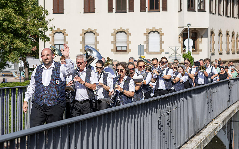 Das Lauffener Br&uuml;ckenfest startete am Samstag um 17 Uhr.