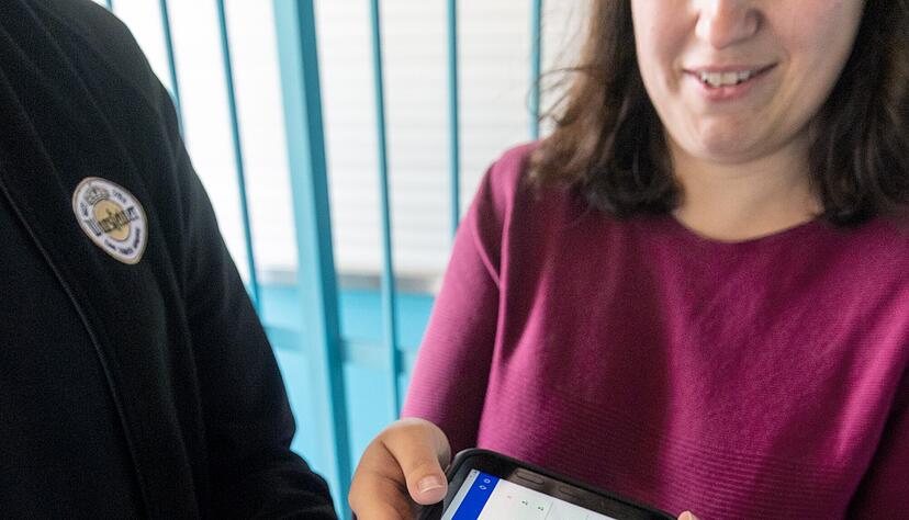 Auch online kann man Tickets bestellen. An der Kasse gibt es keinen Verkauf. Auch online kann man Tickets bestellen. An der Kasse gibt es keinen Verkauf.