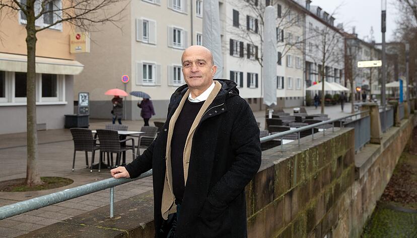 Als einer der ersten Wirte erkannte Köksal Kilic das Potenzial der Gastronomie am Fluss und öffnete 2006 den "Stadtfischer", der zuletzt "Riverside" hieß.
Foto: Andreas Veigel Als einer der ersten Wirte erkannte Köksal Kilic das Potenzial der Gastronomie am Fluss und öffnete 2006 den "Stadtfischer", der zuletzt "Riverside" hieß.
Foto: Andreas Veigel