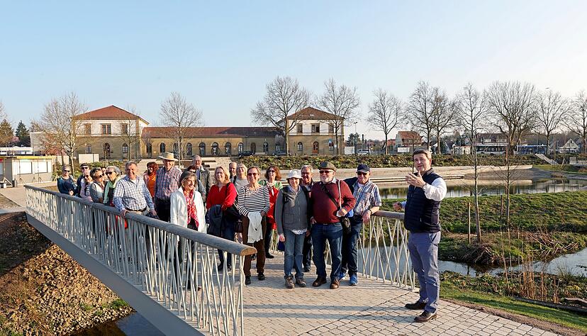 Der Eppinger Baubürgermeister Peter Thalmann hat Leserinnen und Leser exklusiv über das gartenschaugelände geführt. Der Eppinger Baubürgermeister Peter Thalmann hat Leserinnen und Leser exklusiv über das gartenschaugelände geführt.