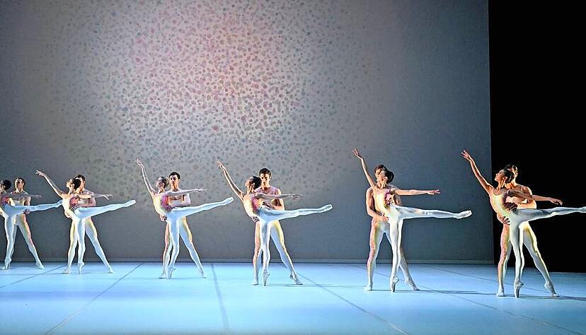 "Voluntaries" (oben), eine Art Requiem und Markstein f&uuml;r das Stuttgarter Ballett aus dem Jahr 1973,  revisited mit den T&auml;nzerinnen und T&auml;nzern von heute.